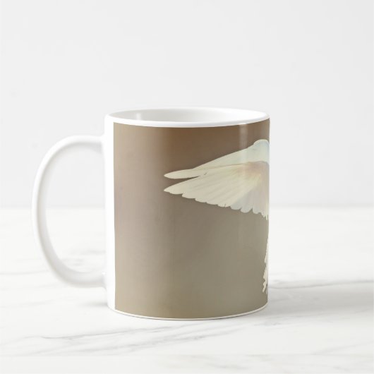 ハトの白飛んでいる自然 コーヒーマグカップ (左)