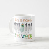 ハトの群れの中で孔雀をする コーヒーマグカップ (正面左)