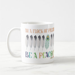 ハトの群れの中で孔雀をする コーヒーマグカップ