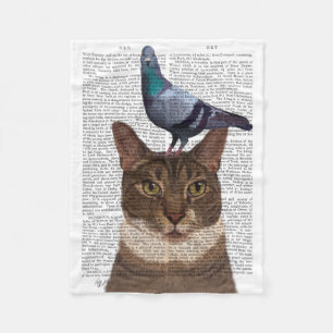 ハトを頭に乗せた猫 フリースブランケット