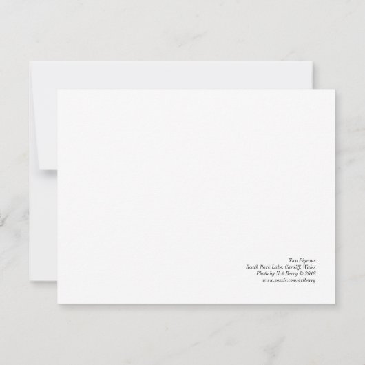 ハト二羽。ロースパークレイク，カーディフ，ウェールズ (裏面)