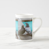 ハト ボーンチャイナマグカップ (右)