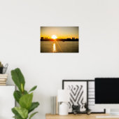 ハドソン川に沈んだ黄色い夕日 ポスター (ホームオフィス)