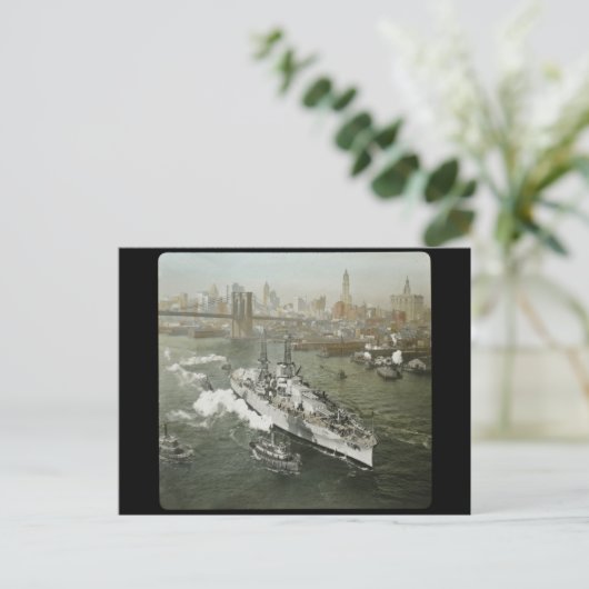 ハドソン川に浮かぶ第二次世界大戦の戦艦ヴィンテージ ポストカード (スタンド正面)