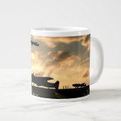 ハドリーページハリファックス爆撃機の安全なホーム。 ジャンボコーヒーマグカップ (正面右)