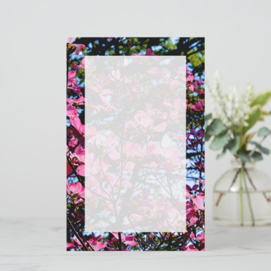 ハナミズキのピンク色の開花木 便箋 (スタンド正面)