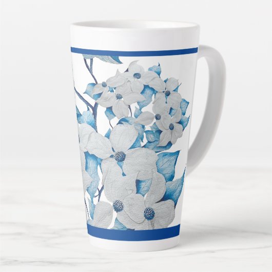 ハナミズキの花と大きなラテ カフェラテマグ (右アングル)