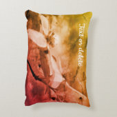 ハナミズキの花の白黒ヴィンテージ アクセントクッション (裏面(縦))