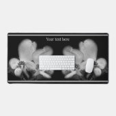 ハナミズキは白と黒に咲パーソナライズされたく デスクマット (キーボード&マウス)