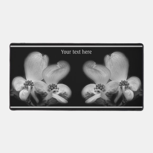 ハナミズキは白と黒に咲パーソナライズされたく デスクマット (正面)