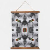 ハナミズキ花のラディバグ自然抽象芸術 吊り下げ型タペストリー (正面)