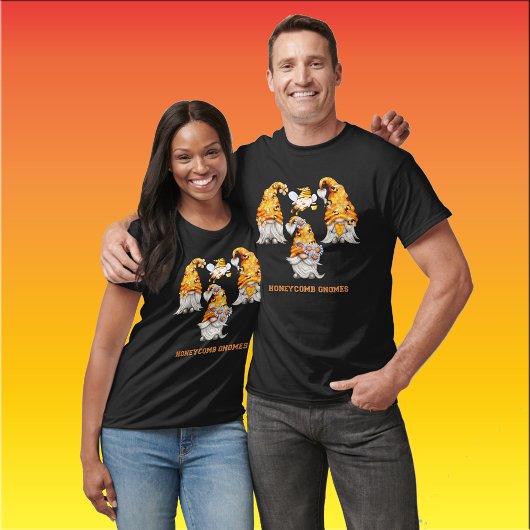 ハニカムハット格言蜂蜜と蜂ユニセックス Tシャツ