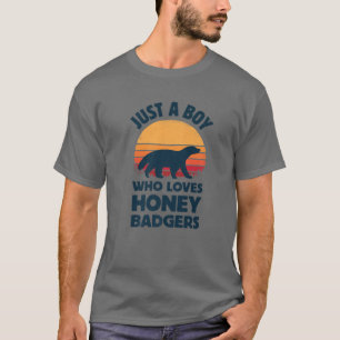 ハニーバッジャーはレトロヴィンテージsuを愛する少年 tシャツ