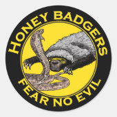 ハニーバッジャーは悪い黄色の怖い動物アートを恐れない ラウンドシール (正面)