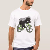 ハニーバッジャーサイクリングおもしろいバダスアニマルサイクリスト Tシャツ (正面)
