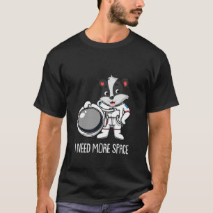ハニーバッジャー動物ラテル哺乳動物もっと交流が必要 Tシャツ