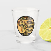 ハニービーファーム名パーソナライズされたスイートビーハイブ ショットグラス (正面)