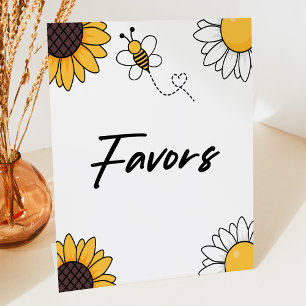 ハニーブンブンいう音ビーがテーブルパーティーのサインを引き立てる 台座サイン