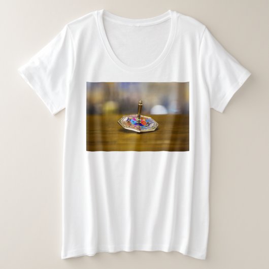 ハヌカのドライデルギフト八角形の台座 b プラスサイズTシャツ (デザイン正面)