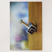 ハヌカの喜び 星の形のダビデのメノラ ドレイデル スリッピージョーの芸術的な祝祭のキャンドル  ユダ ジグソーパズル (縦)