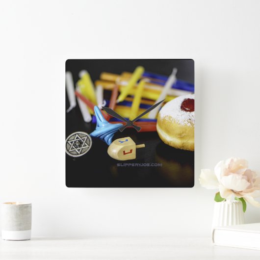 ハヌカの喜び 星の形のダビデのメノラ ドレイデル スリッピージョーの芸術的な祝祭のキャンドル ユダ スクエア壁時計 (ホーム)