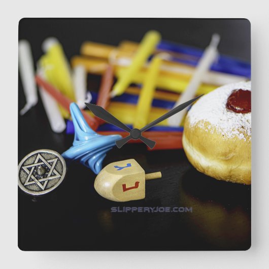 ハヌカの喜び 星の形のダビデのメノラ ドレイデル スリッピージョーの芸術的な祝祭のキャンドル ユダ スクエア壁時計 (正面)