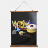 ハヌカの喜び 星の形のダビデのメノラ ドレイデル スリッピージョーの芸術的な祝祭のキャンドル ユダ 吊り下げ型タペストリー (正面)