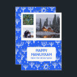 ハヌカーカスタム3枚（ユダヤ教）メノラースターホリデー<br><div class="desc">このフカスタマイズラットカードは、前面または背面に自分の文字と写真を追加してフラットカード。写真の前にはグリッドがあり、どんなサイズの写真でも簡単に使用でき保るため、正方形の形式で並べられている。グリッドを削除したり、線の色や太さを変更したりすることができ、完全にカスタマイズ可能。最初に「グループ解除」してグリッドを編集する。写真は、の「このクリックテンプレートをパーソナライズ」に置き換えることができる。私の店の色やデザインをチェックするか、何かもしのが欲しいかを教えカスタムなさい。感謝していショッピングだ！</div>