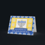 ハヌカー（ユダヤ教）メノラー親子 シーズンカード<br><div class="desc">背景に青い蝋燭が付いた銀の（ユダヤ教）メノラー華美が飾、このハッピーハヌカーのカードのカバーに息子と彼の家族。カードはモザイクタイルの質感を持っている。アート、イメージ、詩の著作権© Shoaff Ballanger Studios,  2023.</div>