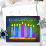 ハヌッカシックbohoキャンドルグリーンピース愛の光 シーズンポストカード<br><div class="desc">「平和、愛、光」 ハヌカのよくはしゃぐ休日に使う（ユダヤ教）メノラーの中でボホの模様の蝋燭の救済イラストレーションとAとBとBとBとBとBの間の。カラフル箔のパターンを備えた多彩な青フェイクいキャンドルは、豊かな深いの緑のテクスチャ付きの背景をオーバーレイ。背面で、提供された簡単テンプレートを使用して個人用コピーを入力するか、手書きノート用に完全に削除する。感じお送りいただく毎に休日の暖かさと喜び素晴らし、カラフル、ハヌカパーソナライズされたー挨拶はがき。封筒、シール、トートバッグ、ラッピング紙、サービングトレイ、ホームデコルなども揃っている。特別な人に送れ！このハヌカーの休日の挨拶はがきを簡単にカスタマイズするには、テンプレートを使用する簡単を使用して挨拶と名前と背中を入力するカスタマイズか、手書きのノートのために削除する。質問や要望があれば私に連絡して下さい。</div>