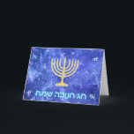 ハヌッカスノーストーム（ユダヤ教）メノラー シーズンカード<br><div class="desc">嵐の白熱［赤熱］光を放つ中の雪片を連想させる青と白のフラクタル金ゴールドに青と白の文字の（ユダヤ教）メノラー「チャグチャヌッカサマ白熱［赤熱］光を放つ」（ハッピーハヌッカサマ）を重ね合わせたハヌカー。</div>