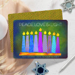 ハヌッカブルーボホキャンドルグリーンピース愛の光 シーズンカード<br><div class="desc">「平和、愛、光」 ハヌカのよくはしゃぐ休日に使う（ユダヤ教）メノラーの中でボホの模様の蝋燭の救済イラストレーションとAとBとBとBとBとBの間の。カラフル箔のパターンを備えた多彩な青フェイクいキャンドルは、豊かな深いの緑の質感のある背景をオーバーレイ。裏面フェイクの緑色の背景に銅パターン箔。感じお送りいただく毎にホリデーシーズンの暖かさと喜び素晴らし、カラフル、ハヌカパーソナライズされたーのフラットグリーティングカード。封筒、シール、トートバッグ、ラッピング紙、サービングトレイ、ホームデコルなども揃っている。特別な人に送れ！あなたの選択の挨拶と名前を入力するだけで、このグリーティングカードを簡単にパーソナライズすることができる。質問や要望があれば私に連絡して下さい。</div>
