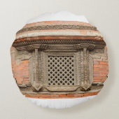 ハヌマンのナサンチョークコートヤードの古窓 ラウンドクッション (裏面)