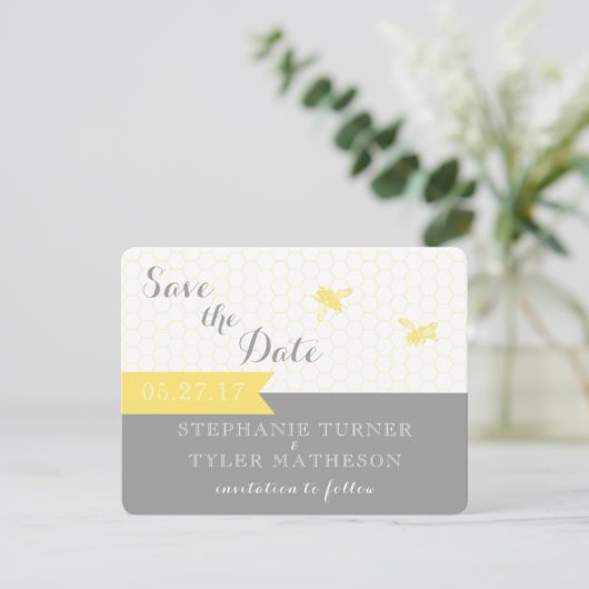 ハネビーは日付カードを保存 – グレーと黄色 セーブザデート (スタンド正面)