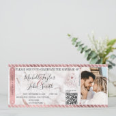 ハネムーン先での結婚式 ゴールドの航空券風招待状 QRコード付 招待状 (スタンド正面)