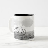 ハノイベトナム自転車ベイマウレイクレーニンパーク ツートーンマグカップ (正面左)