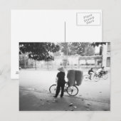 ハノイ・ベトナム、バイクイル・デリバリー・ウーマン(NR) ポストカード (正面/裏面)