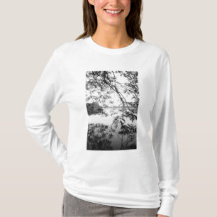 ハノイ ベトナム ホアンキエム湖の景色 Tシャツ