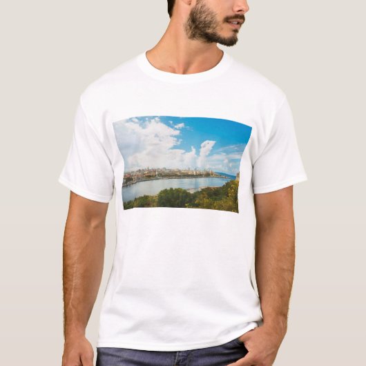 ハバナ、キューバの全景 Tシャツ (正面)