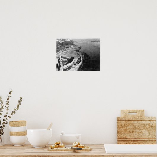 ハバナ、キューバの港とモロ城の一部 ポスター (キッチン)