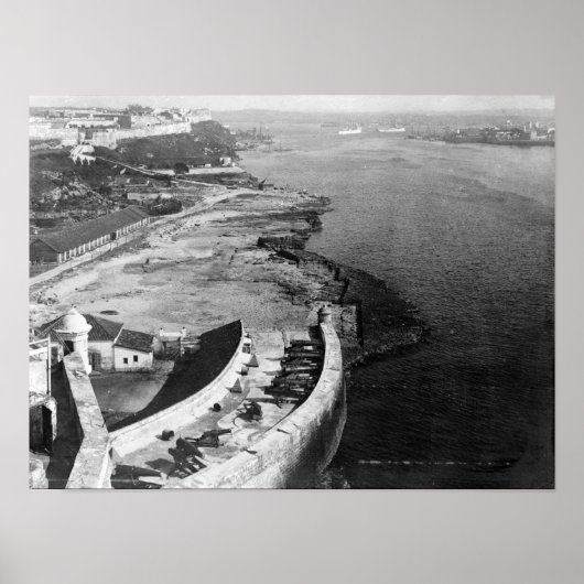 ハバナ、キューバの港とモロ城の一部 ポスター (正面)