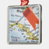ハバナ、地図、クローズアップのキューバに置かれるピンの地図を描いて下さい メタルオーナメント (左)