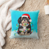 ハバニーズの犬がビーチのクリスマスハットライトに座る クッション (ブランケット)