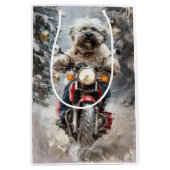 ハバニーズ犬がオートバイクリスマスに乗る ミディアムペーパーバッグ (正面)