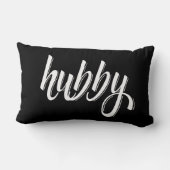 ハビー – かわいい夫のタイポグラフィデザイン ランバークッション (裏面)