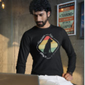 ハピネスハズポーズデザイン Tシャツ