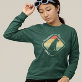 ハピネスハズポーズデザイン Tシャツ