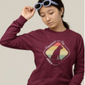 ハピネスハズポーズデザイン Tシャツ