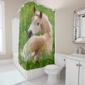 ハフリンガーホースかわいい子馬の休息花壇-桶 シャワーカーテン (インサイチュ)