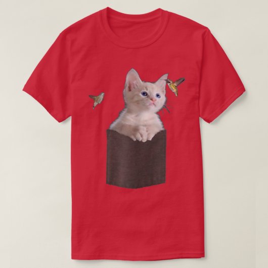 ハミングバーズの青い目を見つめるポケットの猫Wh Tシャツ (デザイン正面)